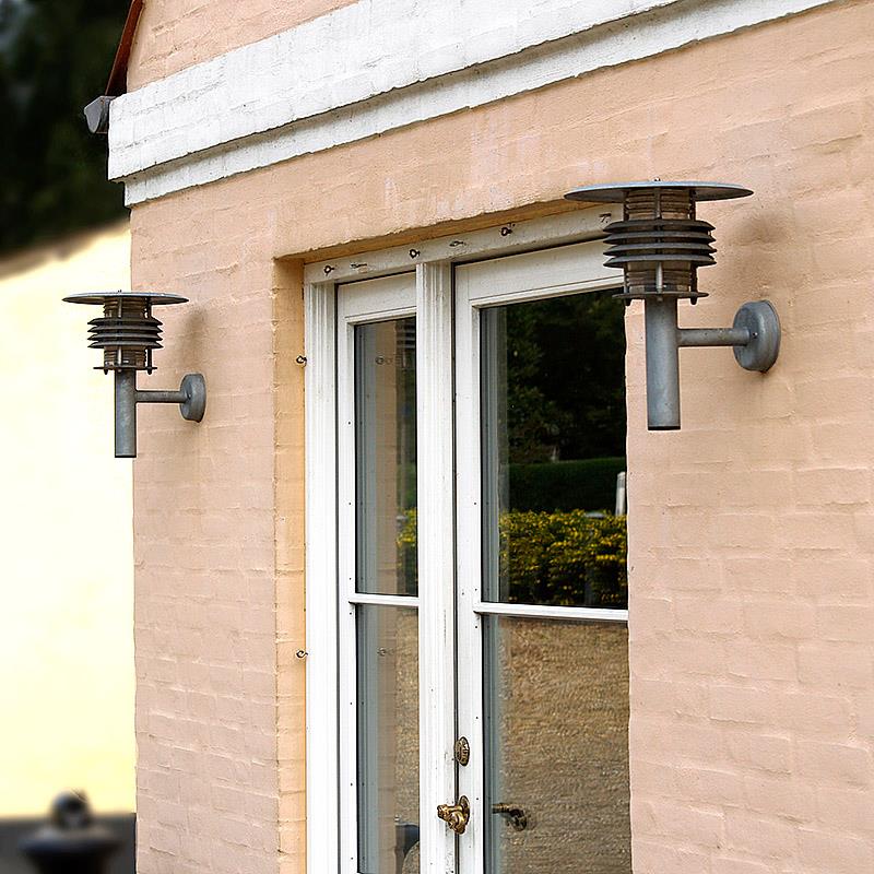 Miljøbillede af henrik væglampe i kobber fra david superlight