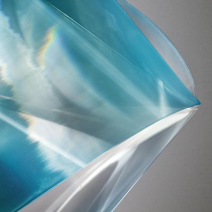 Miljøbillede af gemmy prisma i emerald i pendel fra Slamp