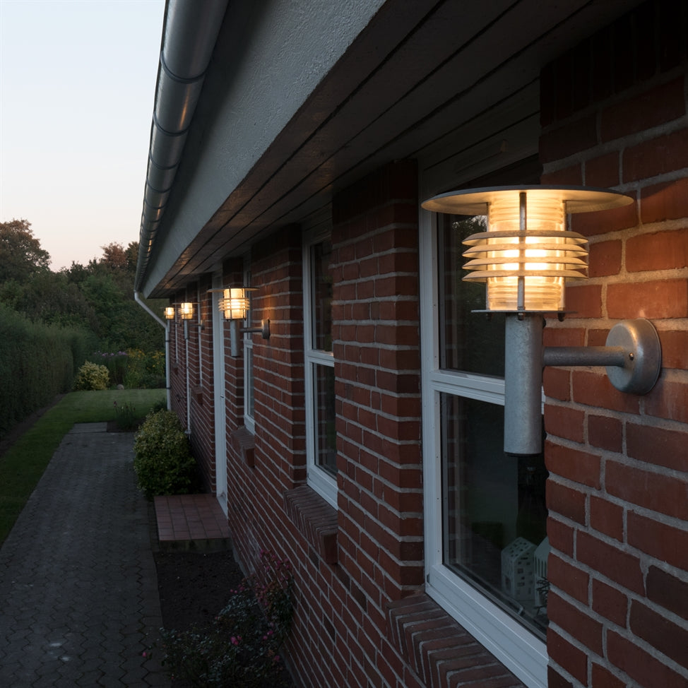 Miljøbillede af henrik væglampe i galvaniseret fra david superlight