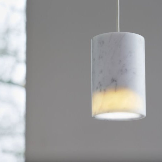 Solid pendel cylinder hvidmarmor fra Trence Woodgate