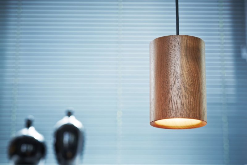 Miljøbillede af Solid pendel cylinder walnød fra Trence Woodgate