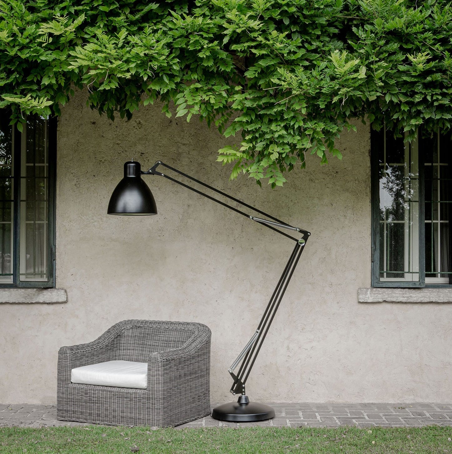 JJ Big udendørs gulvlampe fra Leucos