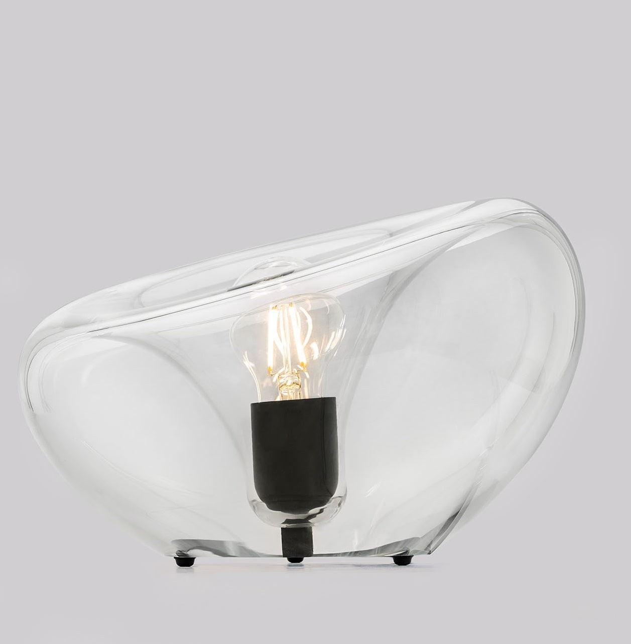 Lightbody bordlampe fra Leucos