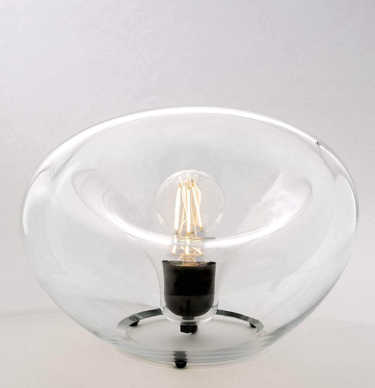 Lightbody bordlampe fra Leucos