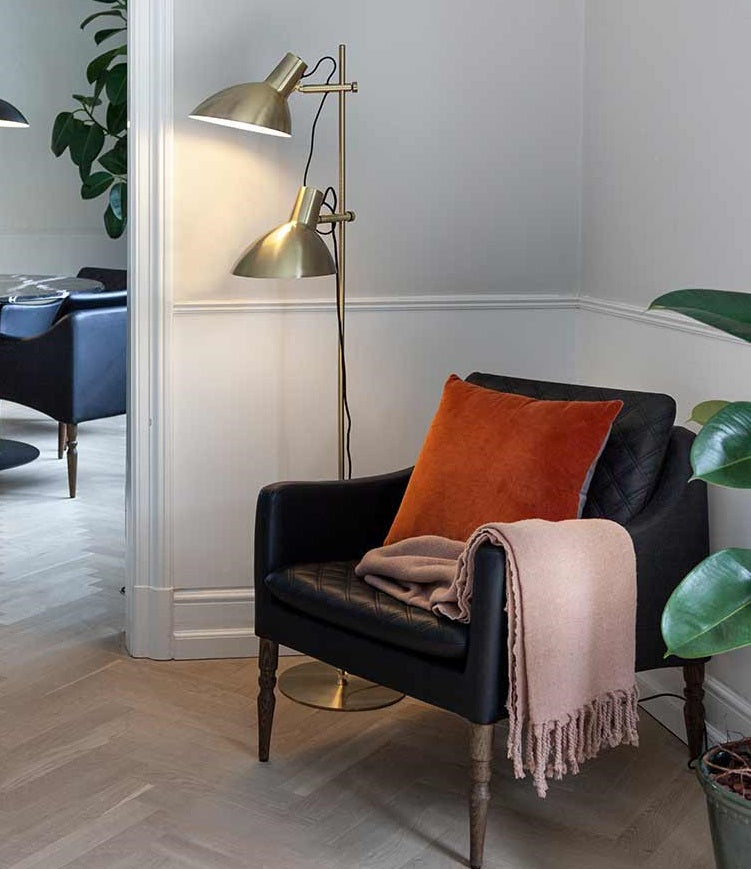 Metropole gulvlampe m. 2 arme fra Halo Design
