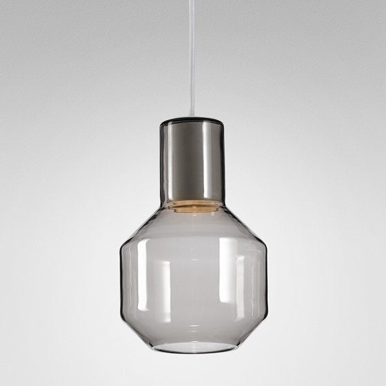 Modern Glas røgfarvet klart glas med antrasit stel og antrasit stofledning