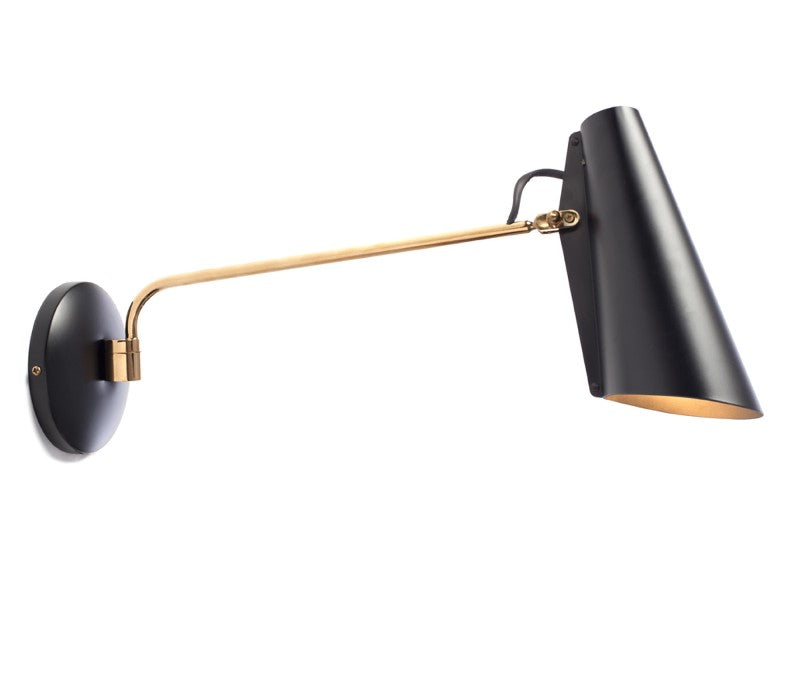 Birdy Wall væglampe i mat sort med messing farvet stel fra Northern Lighting
