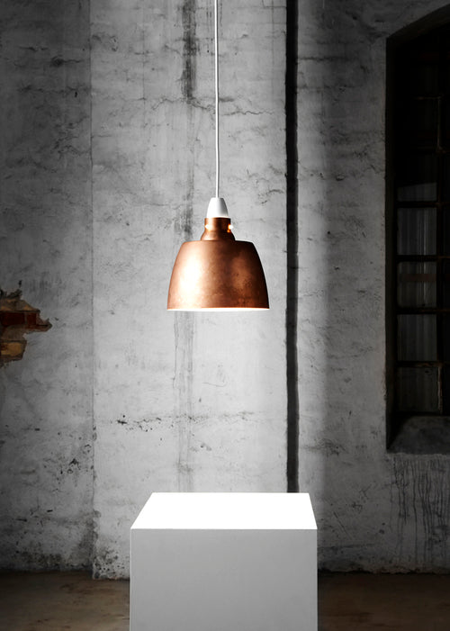 miljø billede af hang on honey i rå kobber fra new works designet af niels bak rasmussen