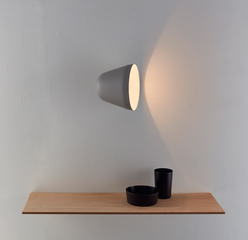 Tilt Short væglampe fra Nyta