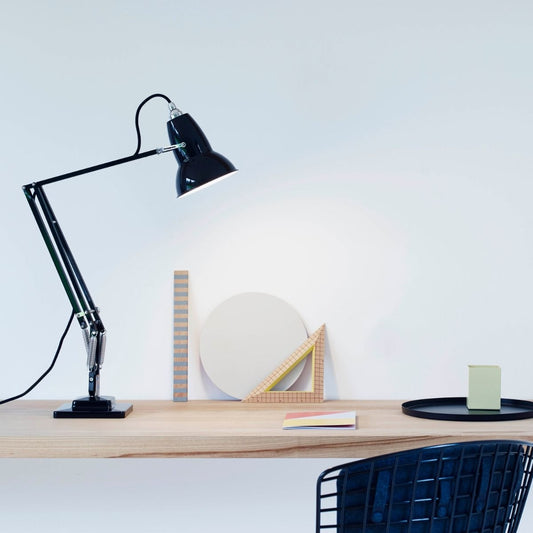 Miljøbillede af Original 1227 i sort bordlampe Anglepoise