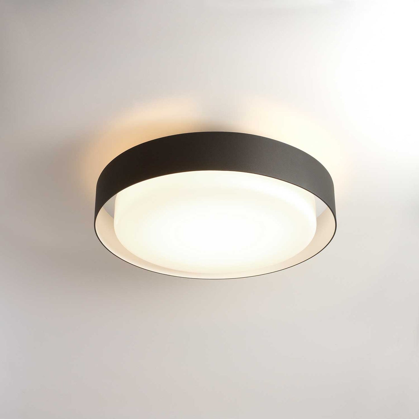 Plaff-on! IP54 væg-/loftlampe fra Marset