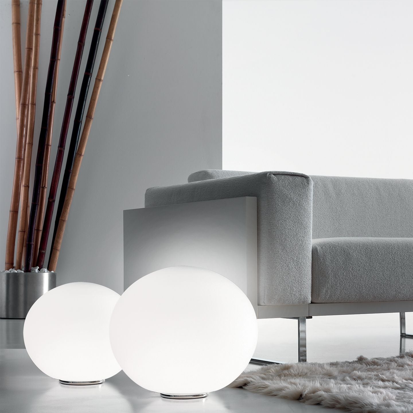 Miljøbillede af Sphera bordlampe i Ø 37 og 45 cm i stue fra Leucos