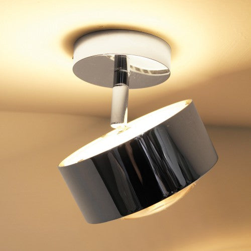 Closeúp billede af Puk Maxx turn i krom fra top-light