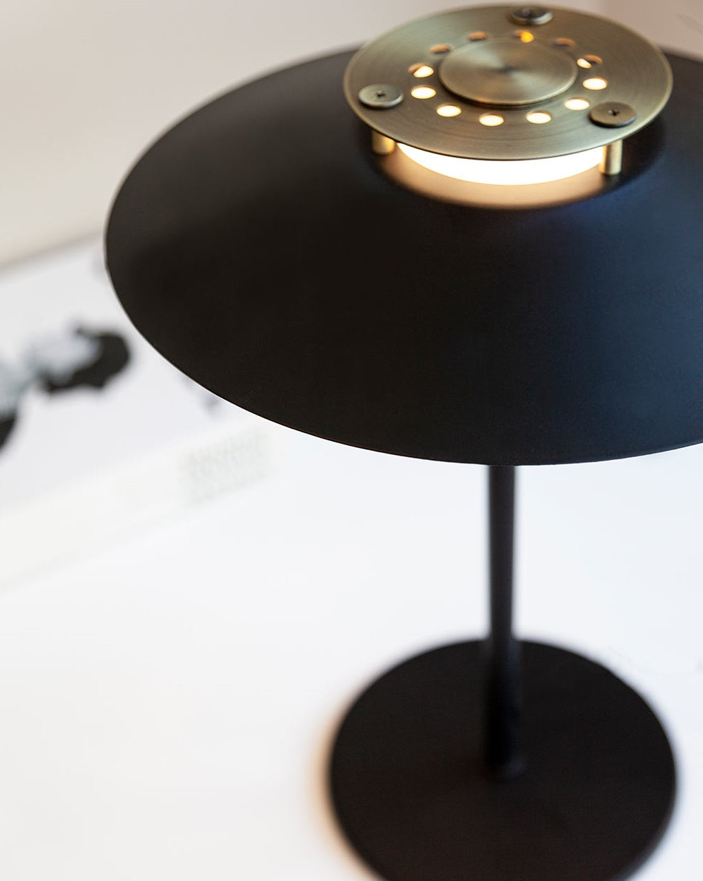 Rivoli bordlampe fra Halo Design