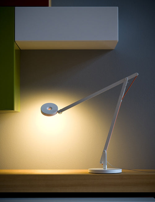Miljøbillede af String T1 hvid Bordlampe fra Rotaliana