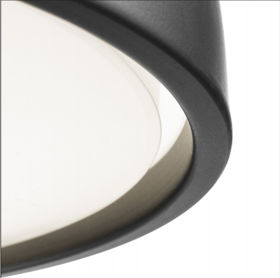 Nærbillede af underskærmen på H+M pendel i sort fra Focus-Lighting