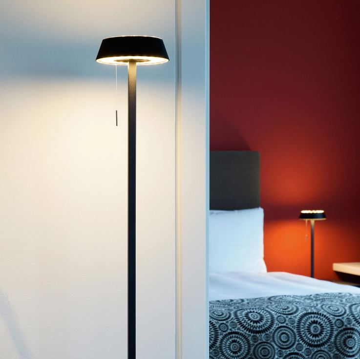 Glance Straight LED gulvlampe Oligo