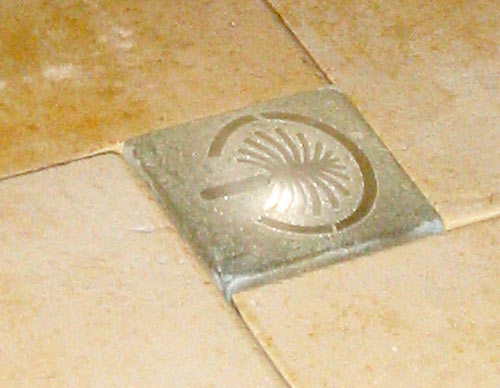 Lys sten BETON hvid med logo i