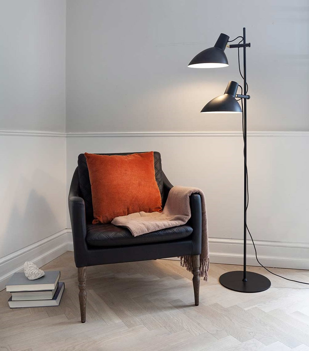 Metropole gulvlampe m. 2 arme fra Halo Design