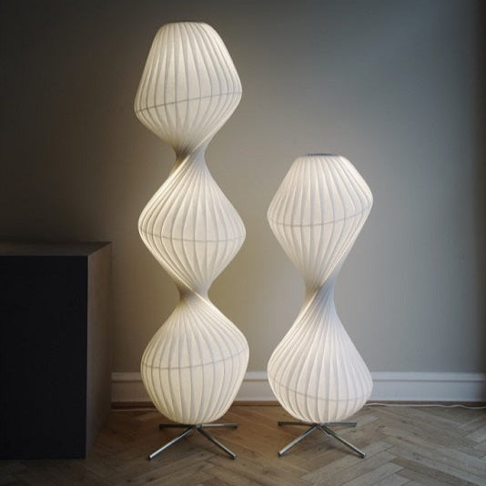 TR32 og TR33 hvid gulvlampe fra Tom Rossau