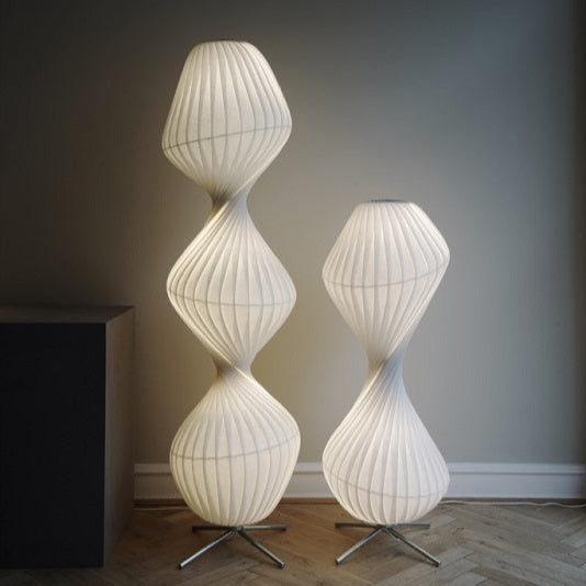 TR32 og TR33 hvid gulvlampe fra Tom Rossau