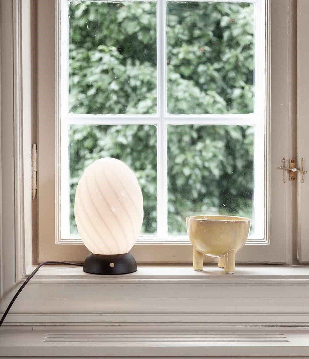 Twist Oval bordlampe fra Halo Design