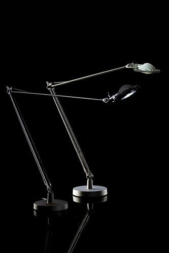 Berenice D12 LED bordlampe vist i sort og alu fra Luce Plan