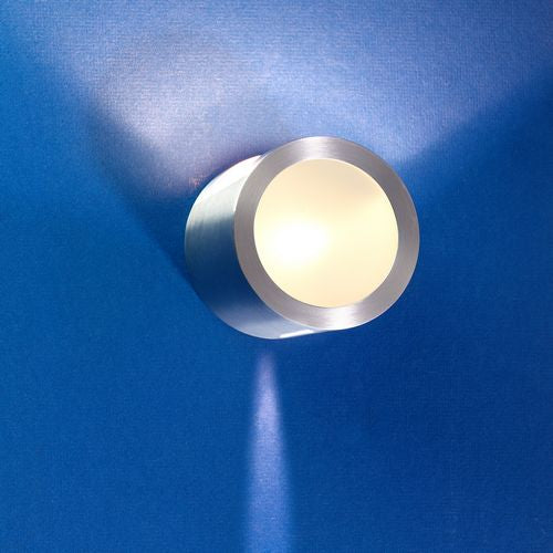 Bred lys op / smal ned / lys i front