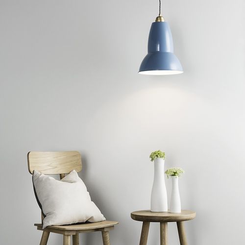 Miljøbillede af Giant 1227 brass pendel i lyse blå Anglepoise