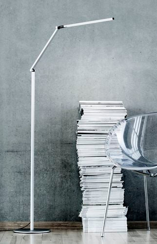 Z-bar LED gulvlampe i silver fra koncept i sort