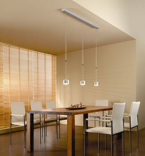 Miljøbillede af Grace lll pendel over spisebord i børstet aluminum fra oligo designer Ralf Keferstein