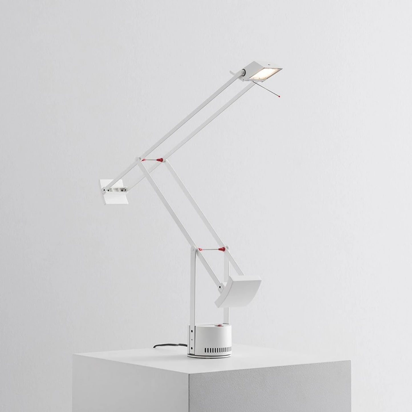 Tizio bordlampe Artemide