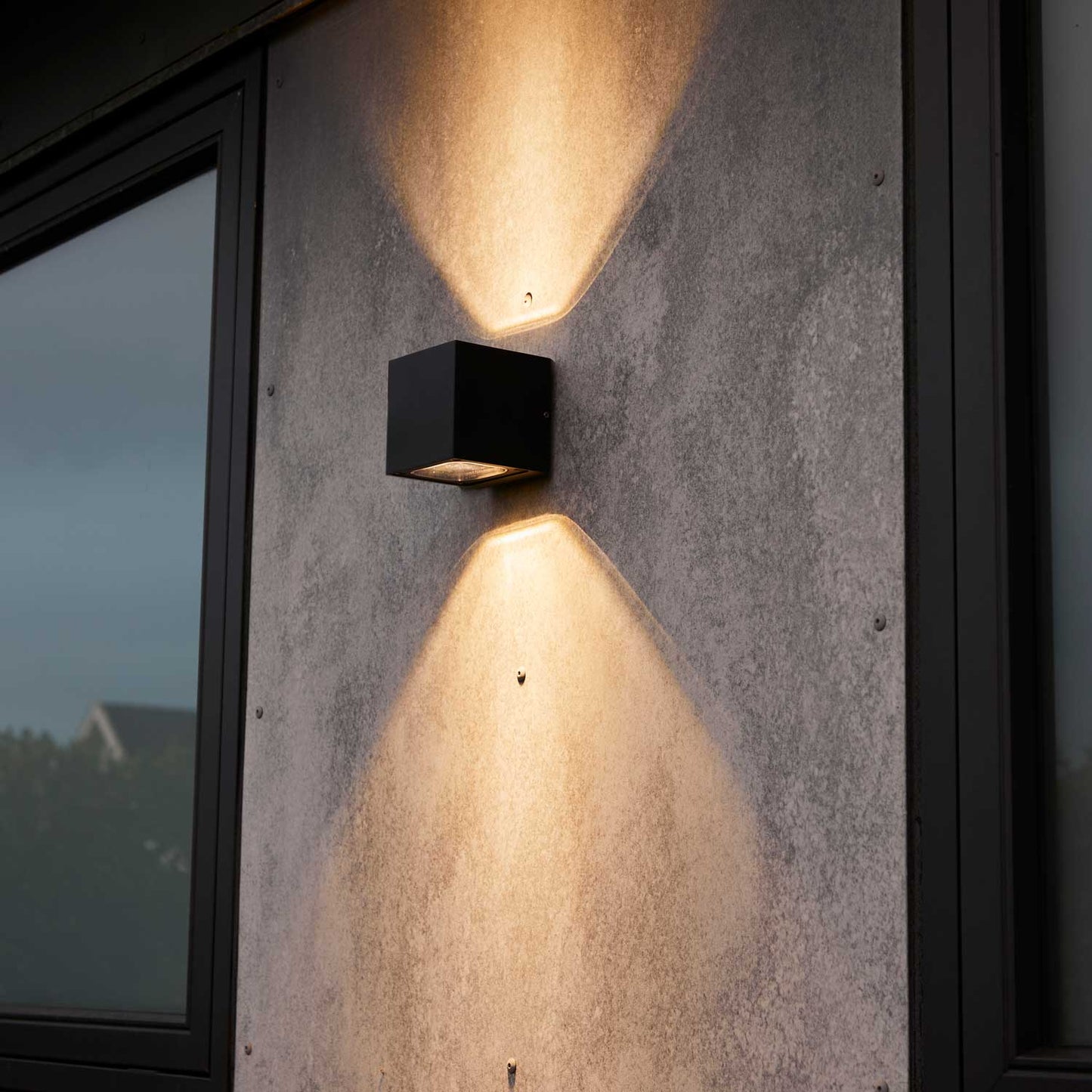 Alf udendørs væglampe fra Loom Design
