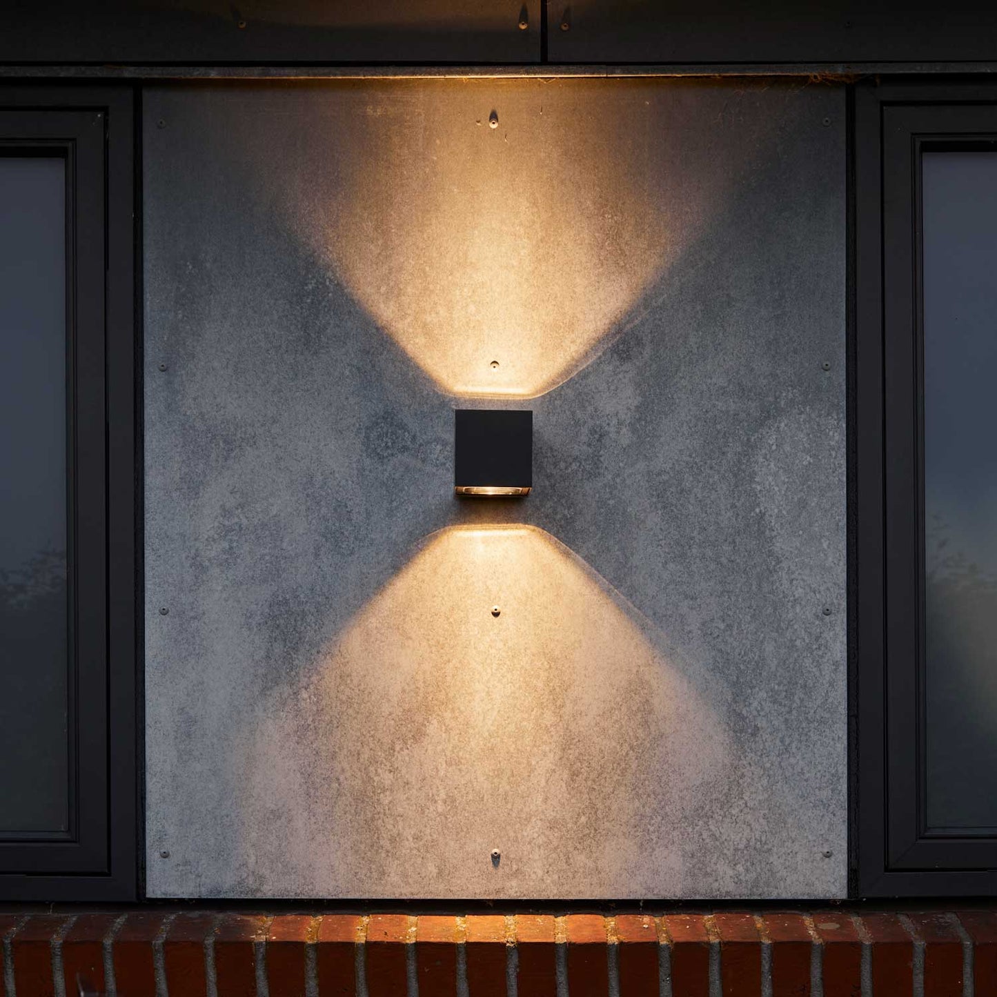 Alf udendørs væglampe fra Loom Design