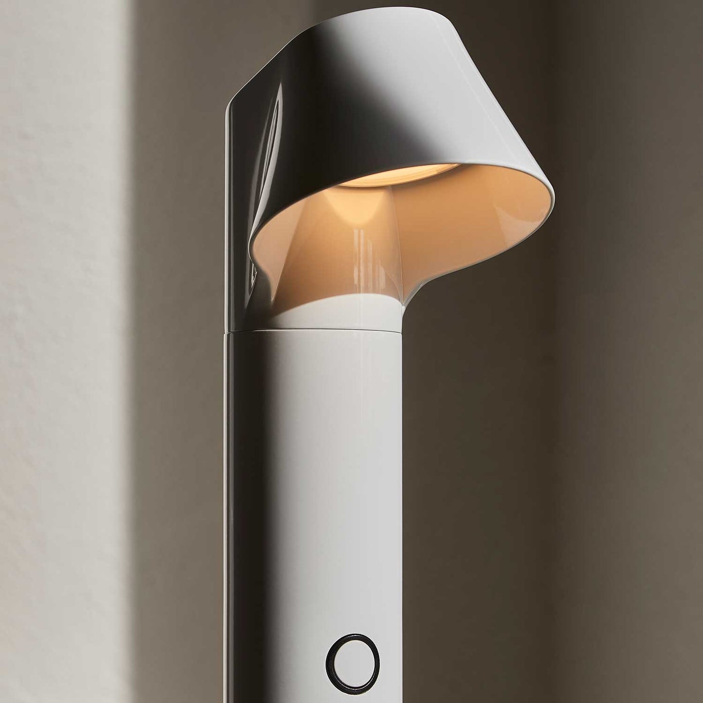 Willow batteri bordlampe fra Loom Design