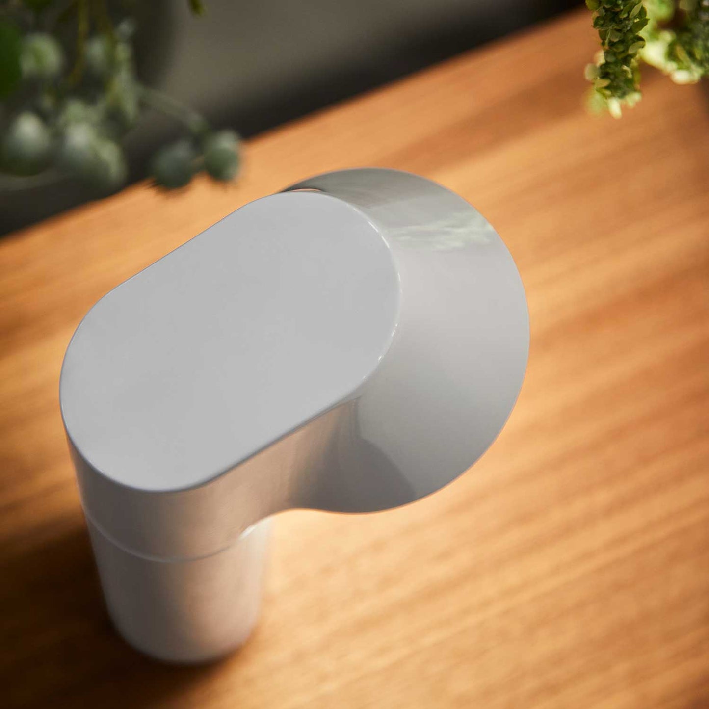 Willow batteri bordlampe fra Loom Design