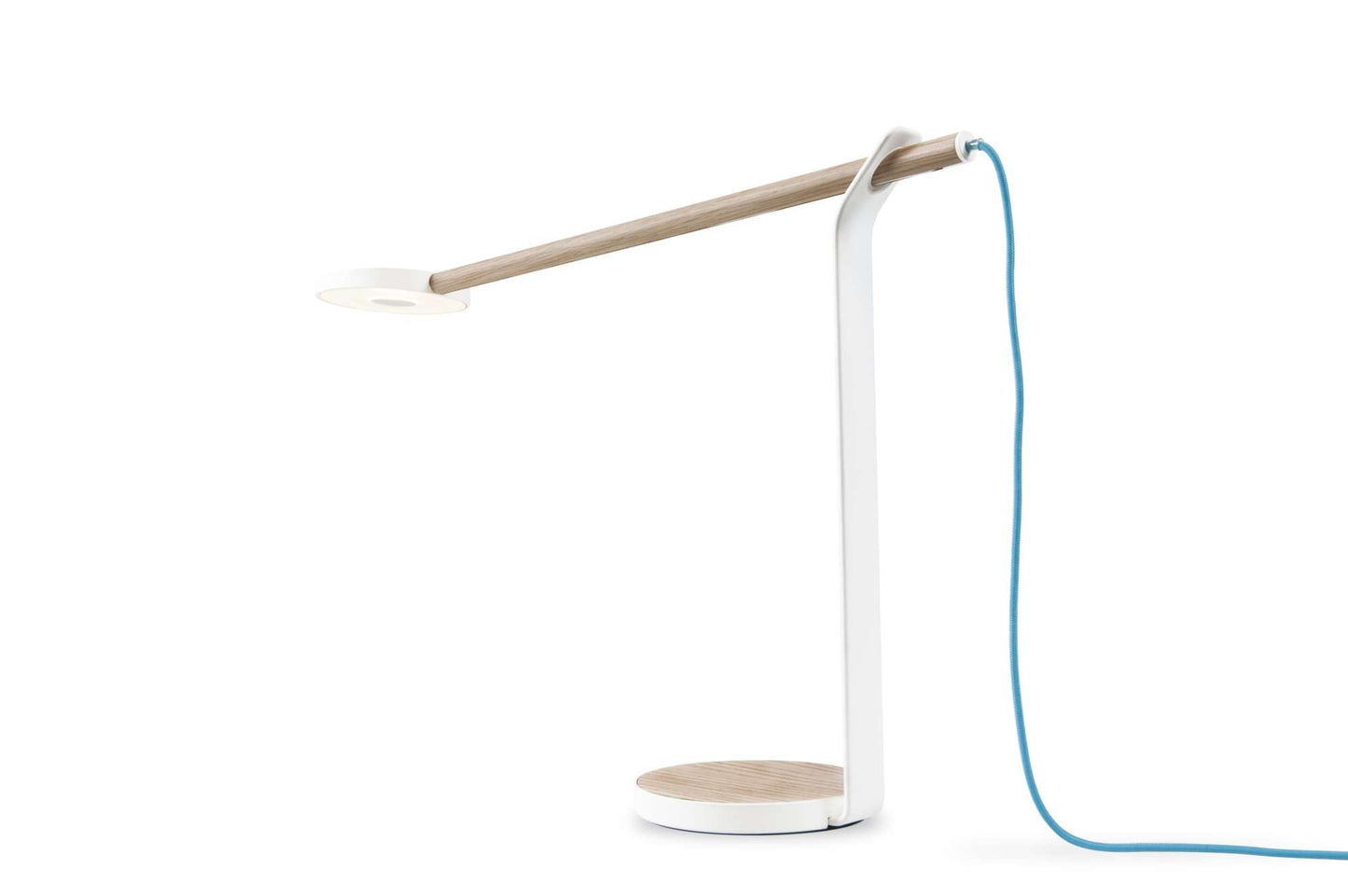 gravy bordlampe gravy bordlampe hvid eg og mat hvid stel og blå ledning fra koncept fra koncept