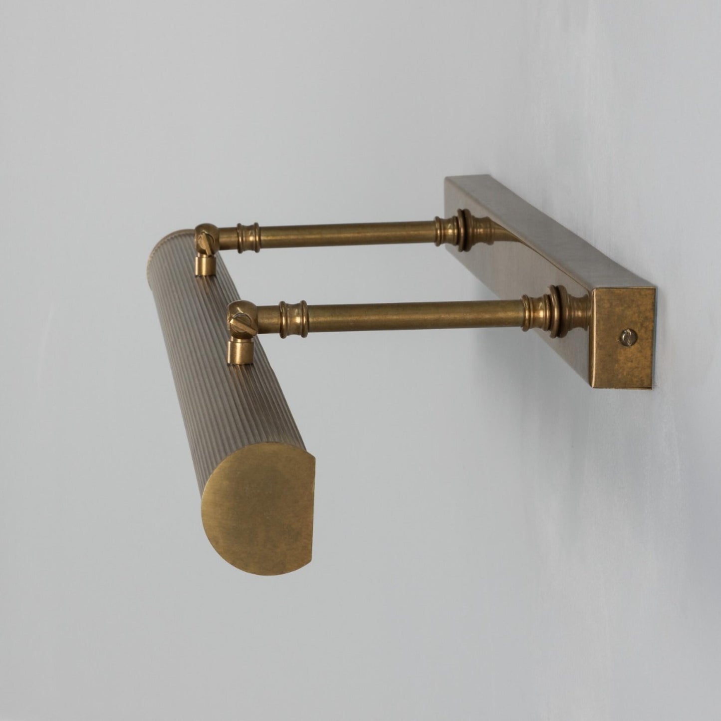 Cambrige adjusteble Reeded 60,5 cm G9 malerilampe