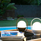 Miljø billede af Take away LED bordlampen vist i hvid og sort