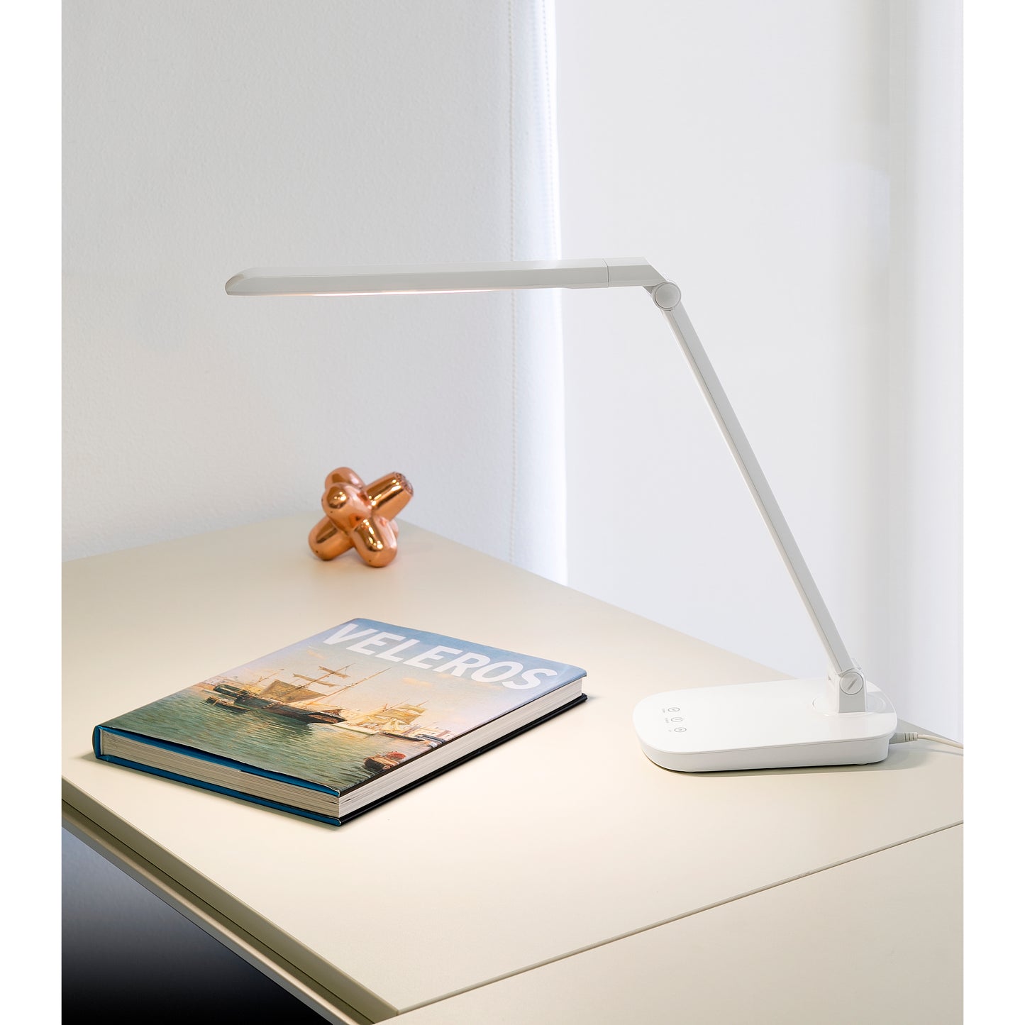 miljøbillede af anouk bordlampe i hvid