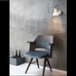 Miljøbillede af Original 1227 Mini Ceramic væglampe over stol Anglepoise