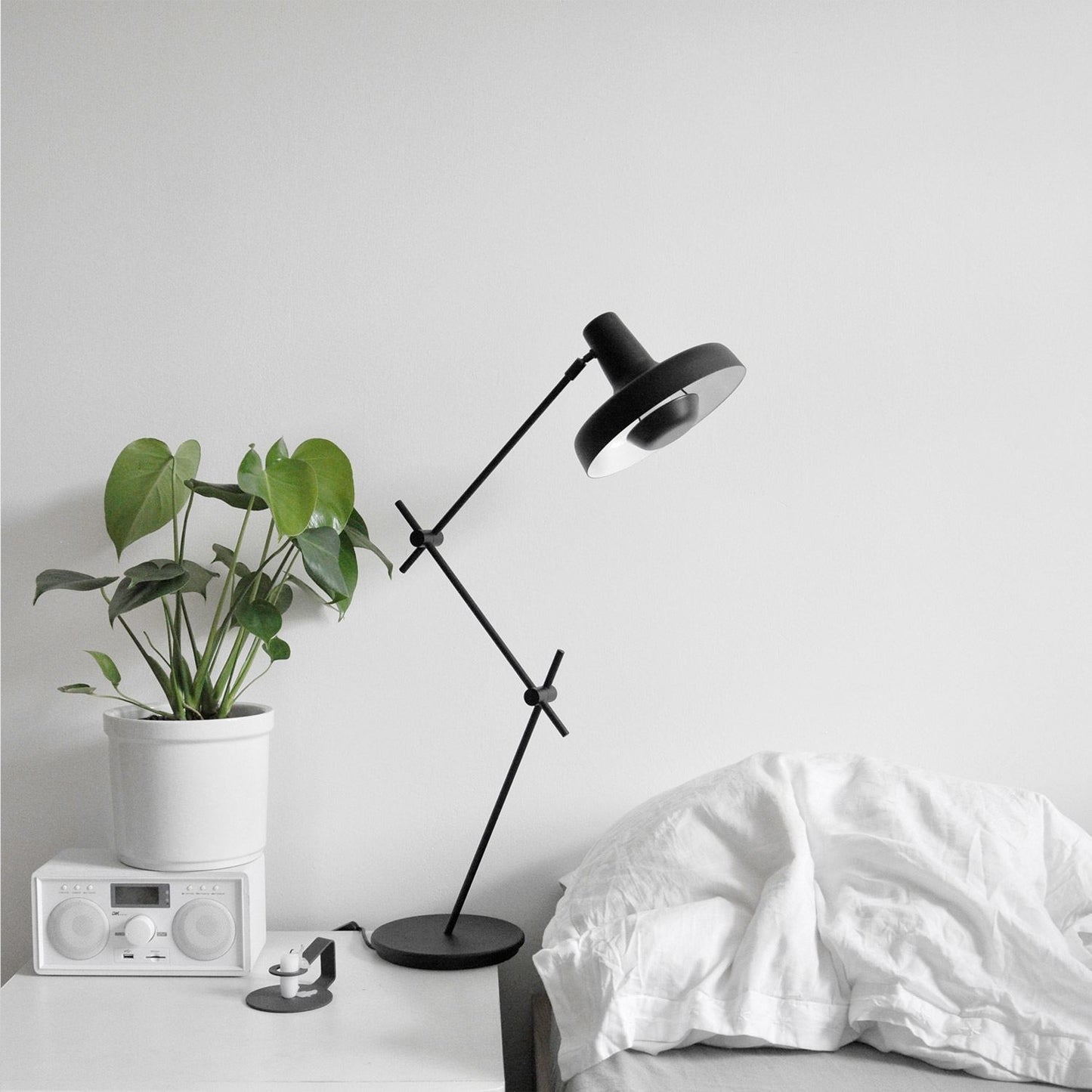 Miljøbillede af Arigato sort bordlampe fra Gropa Products