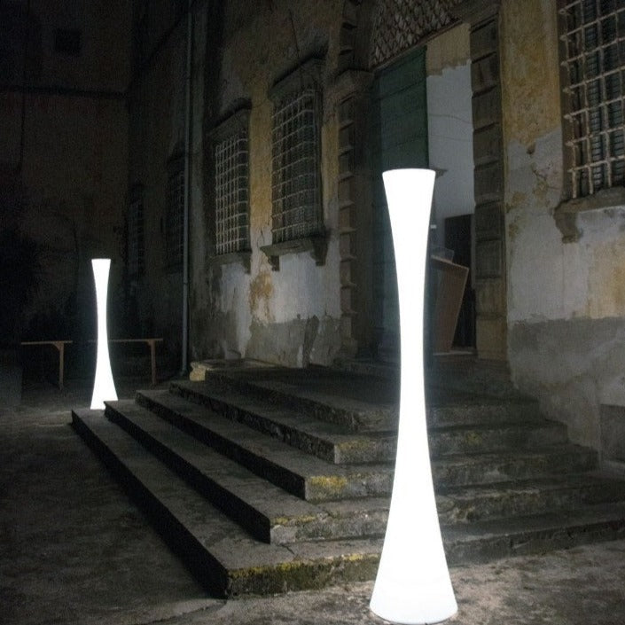 Biconica udendørs gulvlampe fra Martinelli Luce