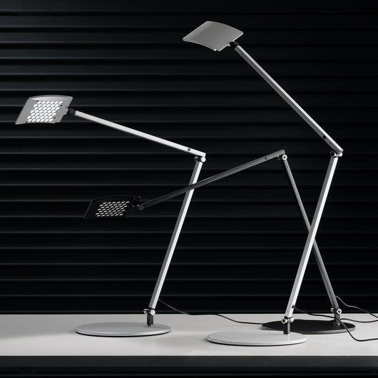 Mosso Pro bordlampe i hvid sort og sølv farvet fra koncept