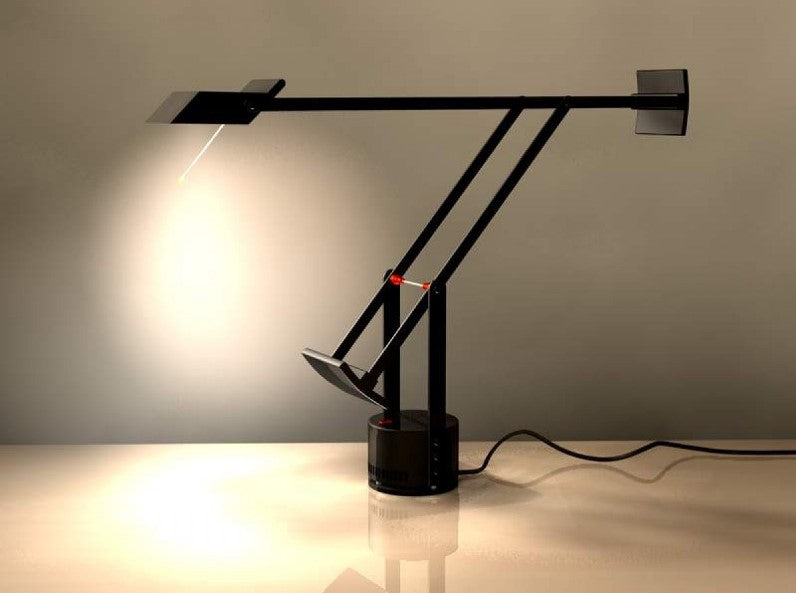 miljøbillede af Tizio Micro bordlampe i sort