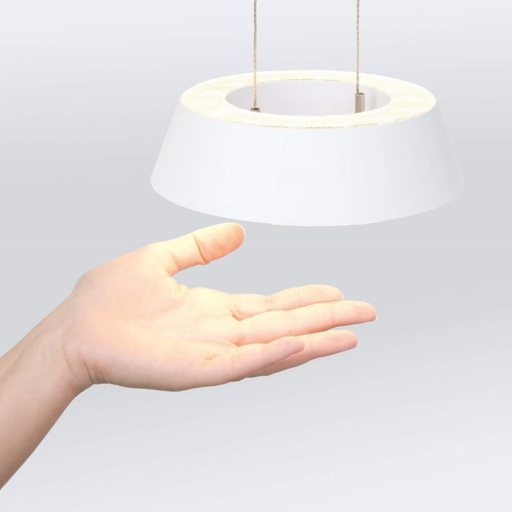 Her vises hvordan man lysdæmper Glance LED Pendel fra Oligo 