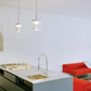 Miljøbillede af Annex pendel med poleret reflektor over køkkenø fra Serien Lighting