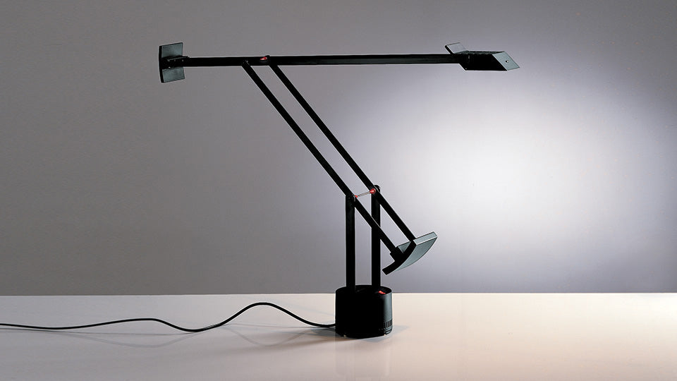 miljøbillede af Tizio LED bordlampe